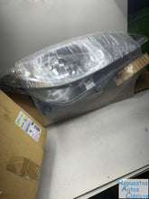 Cargar imagen en el visor de la galería, VALEO Faro principal ORIGINAL PART 043384 | OPEL, CORSA D (S07), 1.4 (L08, L68)