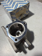 Cargar imagen en el visor de la galería, 21202T5670 CAJA TERMOSTATO NISSAN