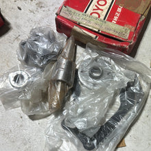 Cargar imagen en el visor de la galería, 04161-31023 WATER PUMP, toyota