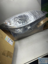 Cargar imagen en el visor de la galería, VALEO Faro principal ORIGINAL PART 043384 | OPEL, CORSA D (S07), 1.4 (L08, L68)