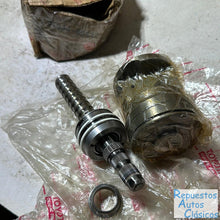 Load image into Gallery viewer, 04044-60110 FRONT STEERING GEAR & LINK, toyota