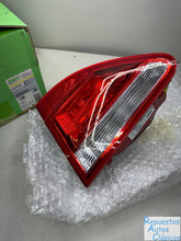 Load image into Gallery viewer, VALEO Piloto posterior ORIGINAL PART 043931 | SEAT, EXEO (3R2), 1.6