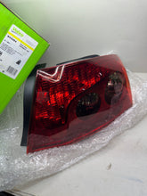 Cargar imagen en el visor de la galería, VALEO Piloto posterior ORIGINAL PART 043364 | PEUGEOT, 407 (6D_), 2.0 Bioflex (6DRFJB)
