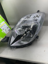 Cargar imagen en el visor de la galería, VALEO Faro principal ORIGINAL PART 043047 | TOYOTA, YARIS (_P9_), 1.0 VVT-i (KSP90_, KSP90R)