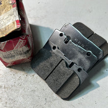 Cargar imagen en el visor de la galería, 04465-50060 PAD KIT, DISC BRAKE, FRONT, toyota,