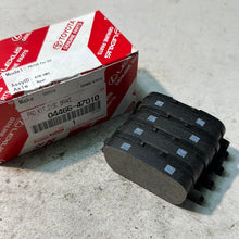 Cargar imagen en el visor de la galería, 04466-47010 PAD KIT, DISC BRAKE, REAR, toyota,