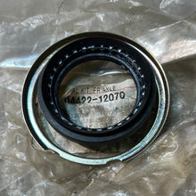 Cargar imagen en el visor de la galería, 04422-12070 SEAL KIT,FRONT AXLE OIL, LH, toyota,