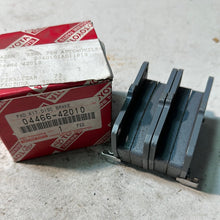 Cargar imagen en el visor de la galería, 04466-42010 PAD KIT, DISC BRAKE, REAR, toyota,
