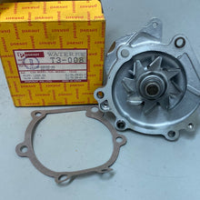 Cargar imagen en el visor de la galería, Water Pump TOYOTA CROWN/HILUX 16100-59048/49