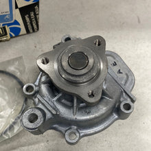 Cargar imagen en el visor de la galería, Bomba de Agua PWA224 para Honda Accord AP384