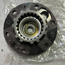 Cargar imagen en el visor de la galería, 43509-60040 COVER SUB-ASSY, FREE WHEEL HUB, toyota,