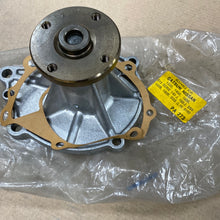 Cargar imagen en el visor de la galería, Bomba de Agua PA273 para Datsun/Nissan
