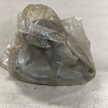 Cargar imagen en el visor de la galería, Bomba de Agua PA311 para Isuzu GT 1800 LUV 7S