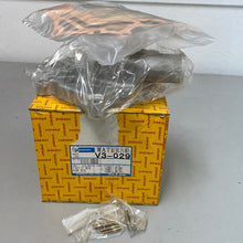 Cargar imagen en el visor de la galería, Bomba de Agua para Nissan Bluebird 21010-05E25 / 26 - Repuesto Original