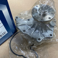 Cargar imagen en el visor de la galería, Bomba de Agua SIL PA806 para Isuzu Trooper 2.8TD y ELF 150/250