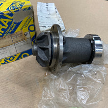 Cargar imagen en el visor de la galería, Bomba de Agua IRAUTO para Mercedes-Benz 280S/280SE - Referencia 1102000120