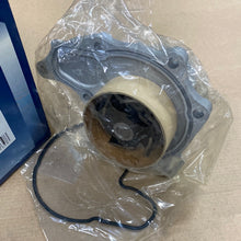 Cargar imagen en el visor de la galería, Bomba de Agua SIL PA806 para Isuzu Trooper 2.8TD y ELF 150/250