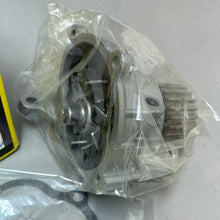 Load image into Gallery viewer, Bomba de Agua GMB GWMZ-30A para KIA, MAZDA y SUZUKI