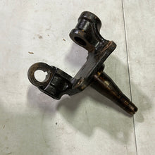 Cargar imagen en el visor de la galería, 43201-36080 KNUCKLE, STEERING, RH, toyota,