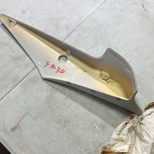 Cargar imagen en el visor de la galería, 76088-20907 SPOILER SUB-ASSY, REAR NO