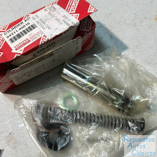 Cargar imagen en el visor de la galería, 04311-40010 CYLINDER KIT, CLUTCH MASTER, toyota,
