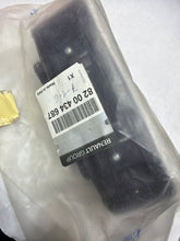 Cargar imagen en el visor de la galería, 8200434687 ILUMINACION PLACA RENAULT
