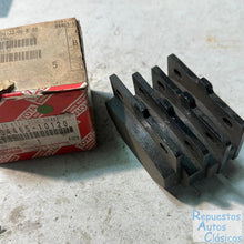 Cargar imagen en el visor de la galería, 04465-10120 PAD KIT, DISC BRAKE, FRONT, toyota,
