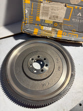 Cargar imagen en el visor de la galería, 8200293426 VOLANTE MOTOR RENAULT
