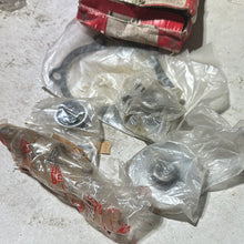 Cargar imagen en el visor de la galería, 04161-28012 WATER PUMP, toyota
