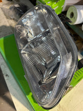 Load image into Gallery viewer, Repuesto 085798 - Faro Derecho Valeo para Megane Doble
