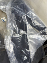 Cargar imagen en el visor de la galería, 6981193 APOYO - PANEL RECUBR. COMPT. EQUIP., IZDA FORD
