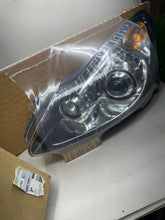 Cargar imagen en el visor de la galería, VALEO Faro principal ORIGINAL PART 043383 | OPEL, CORSA D (S07), 1.4 (L08, L68)
