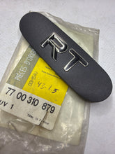 Cargar imagen en el visor de la galería, 7700310879 BADGE "RT" RENAULT
