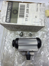 Cargar imagen en el visor de la galería, 7701208355 CILINDRO FRENO TR RENAULT
