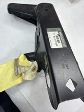 Cargar imagen en el visor de la galería, 7751477664 SOPORTE ALETA RENAULT
