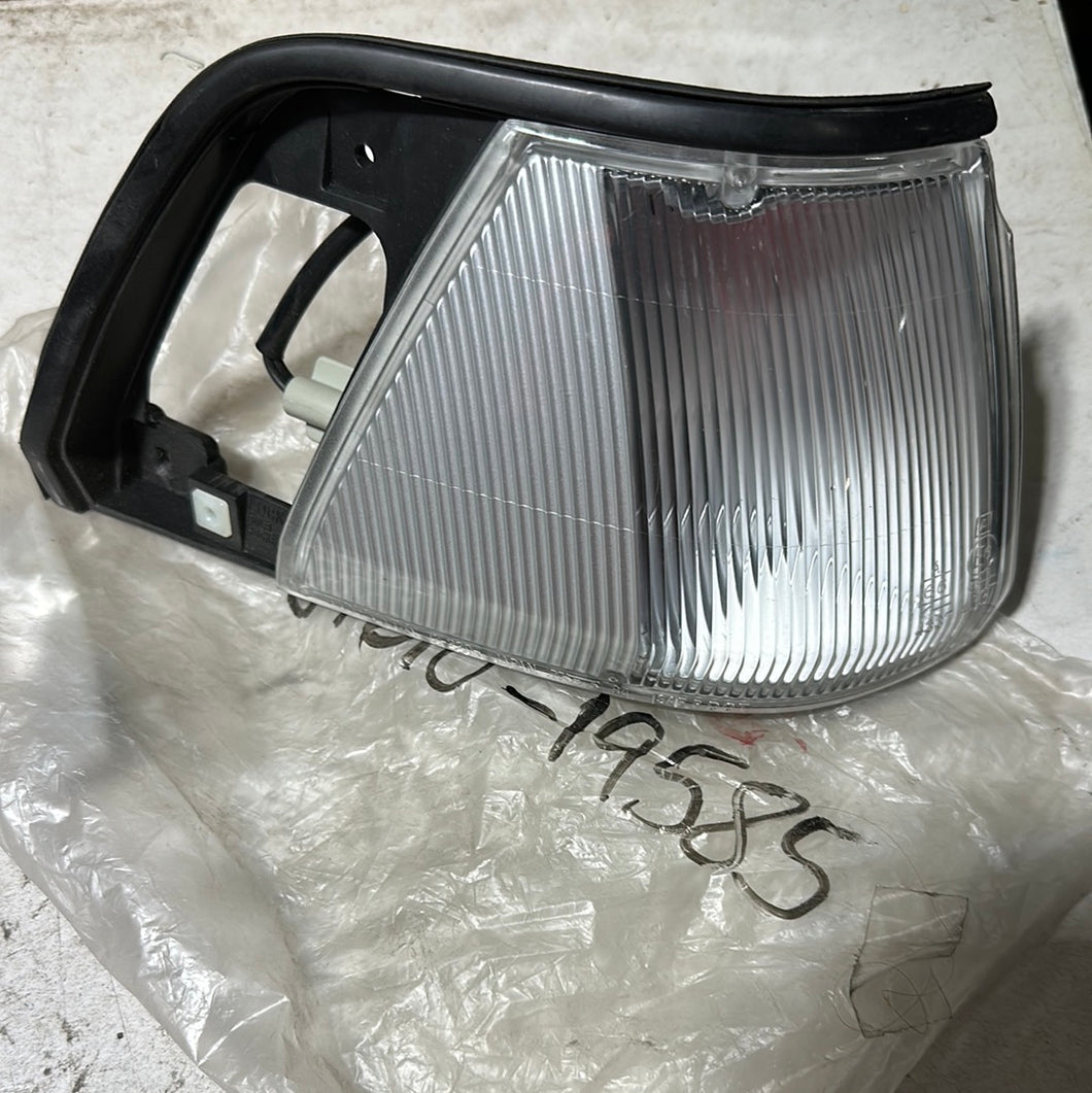 81610-19585 LAMP ASSY, PARKING & CLEARANCE, RH, toyota,