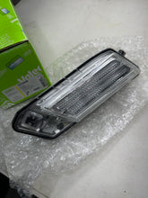 Cargar imagen en el visor de la galería, VALEO Piloto intermitente ORIGINAL PART 043896 | VOLVO, XC60 I SUV (156), T5

