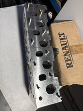 Cargar imagen en el visor de la galería, 7701468223 CULATA RENAULT
