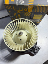Cargar imagen en el visor de la galería, 7701349807 MOTOR HEATER R21 RENAULT
