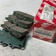 Cargar imagen en el visor de la galería, 04465-60050 PAD KIT, DISC BRAKE, FRONT, toyota,
