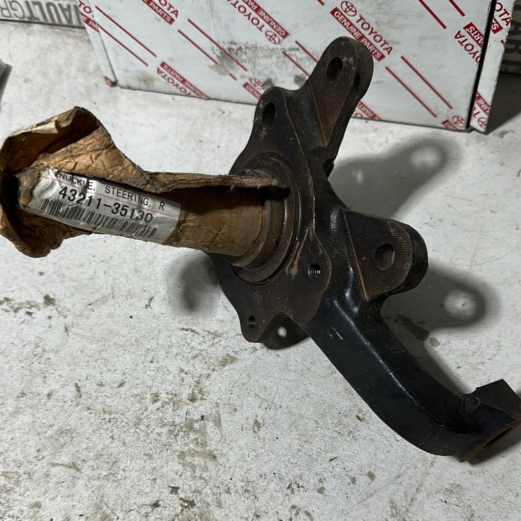 43211-35130 KNUCKLE, STEERING, RH, toyota,