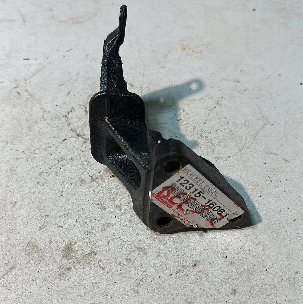 12315-16061 BRACKET, ENGINE MOUNTING, RH