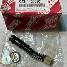 Cargar imagen en el visor de la galería, 04311-22050 CYLINDER KIT, CLUTCH MASTER, toyota,
