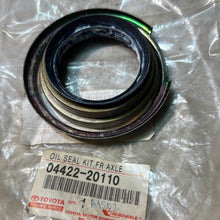 Cargar imagen en el visor de la galería, 04422-20110 SEAL KIT, FRONT AXLE OIL, RH, toyota,
