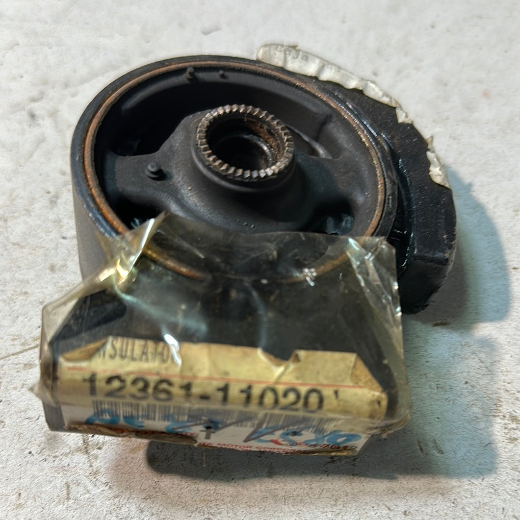 12361-11020 ISOLATOR, MOTORBEFESTIGUNG, VORNE