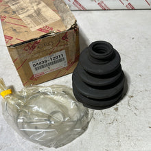 Cargar imagen en el visor de la galería, 04438-12011 BOOT KIT, FRONT DRIVE SHAFT INBOARD JOINT, toyota,
