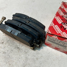Cargar imagen en el visor de la galería, 04465-14110 PAD KIT, DISC BRAKE, FRONT, toyota,
