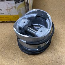 Cargar imagen en el visor de la galería, Piston Set 16204 AUSTIN STD
