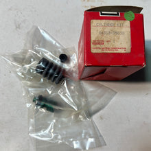 Cargar imagen en el visor de la galería, 04313-35030 CYLINDER KIT, CLUTCH RELEASE, toyota,
