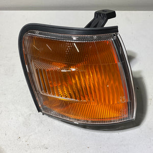 81510-10241 LAMP ASSY, FRONT TURN SIGNAL, RH, toyota,